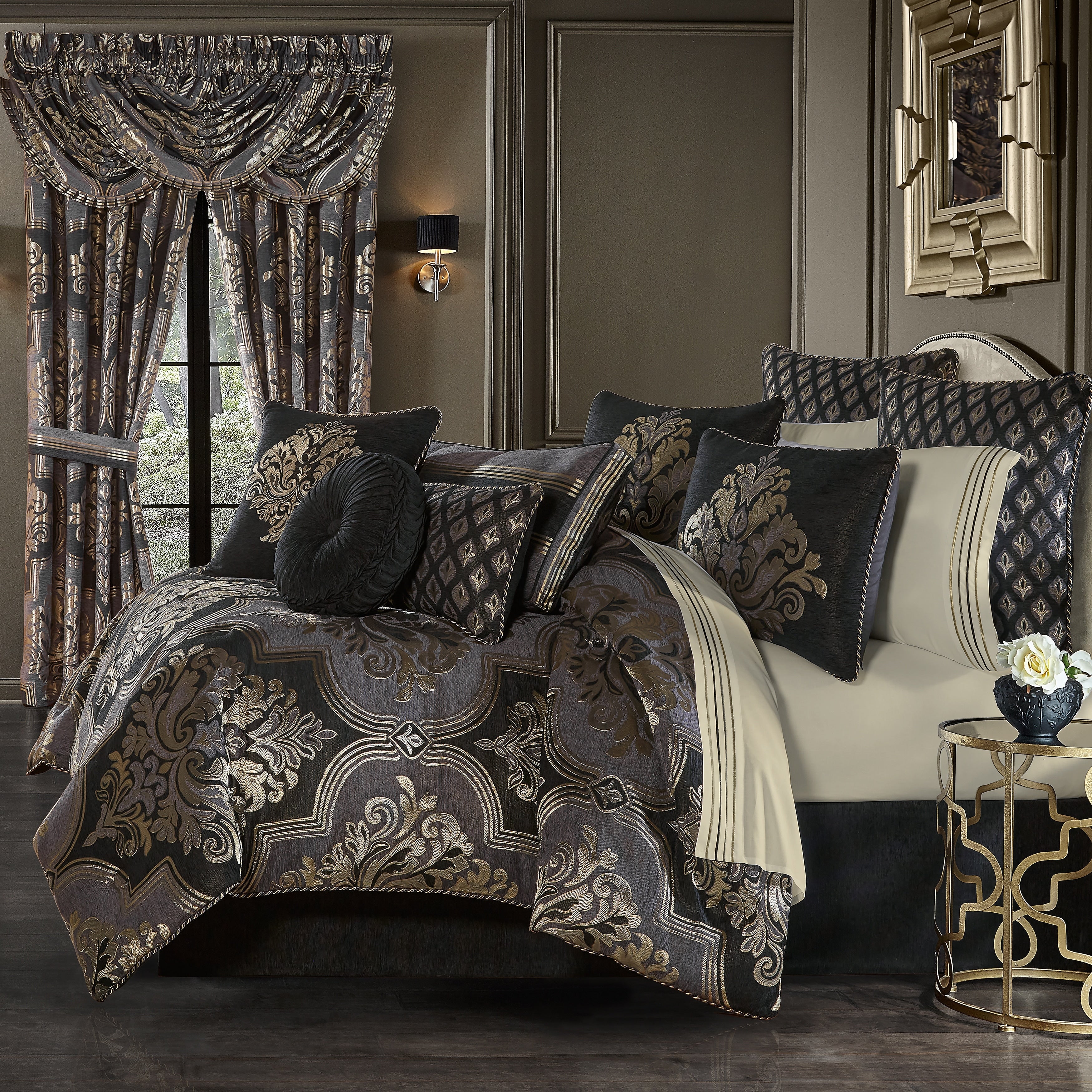 Savoy 4-Piece Luxury Chenille Damask Comforter Set Black